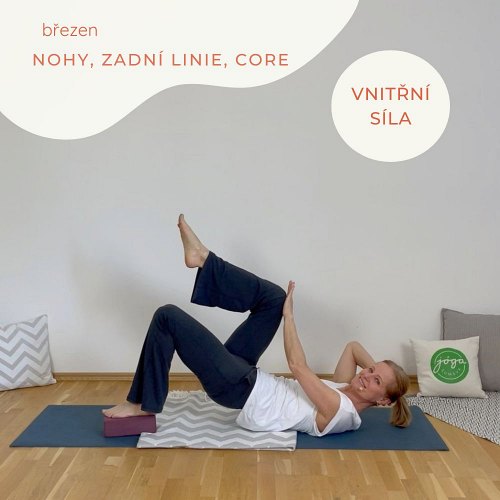 Žena v jógové pozici Můstku s jednou nohou nahoru
