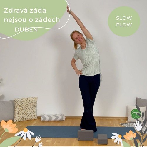 Žena v jógové pozici Hory s upažením