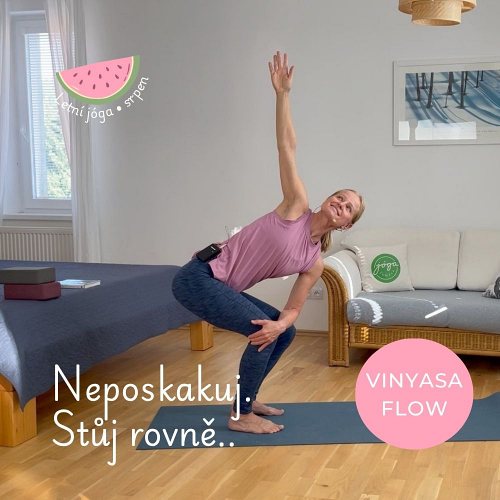Žena v jógové pozici Rotační Židle