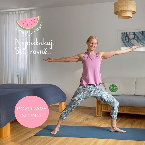 #380 POZDRAVY SLUNCI s Bojovníky 1 & 2 v letní energii Žena v jógové pozici Bojovnik2
